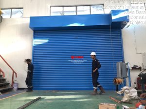 Proyek Pemasangan Pintu Rolling Door Electric Polos Ketebalan 1mm di PT Metrindo, Indramayu Jawa Barat