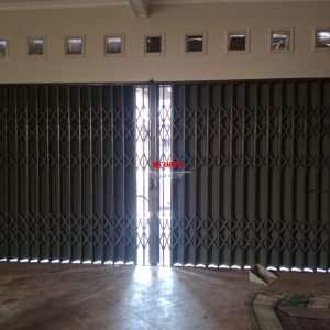 Nirwana Group telah menyelesaikan Pemasangan Folding Gate Premium Ketebalan 1mm di Jl Empu Sendok Raya, kota Semarang