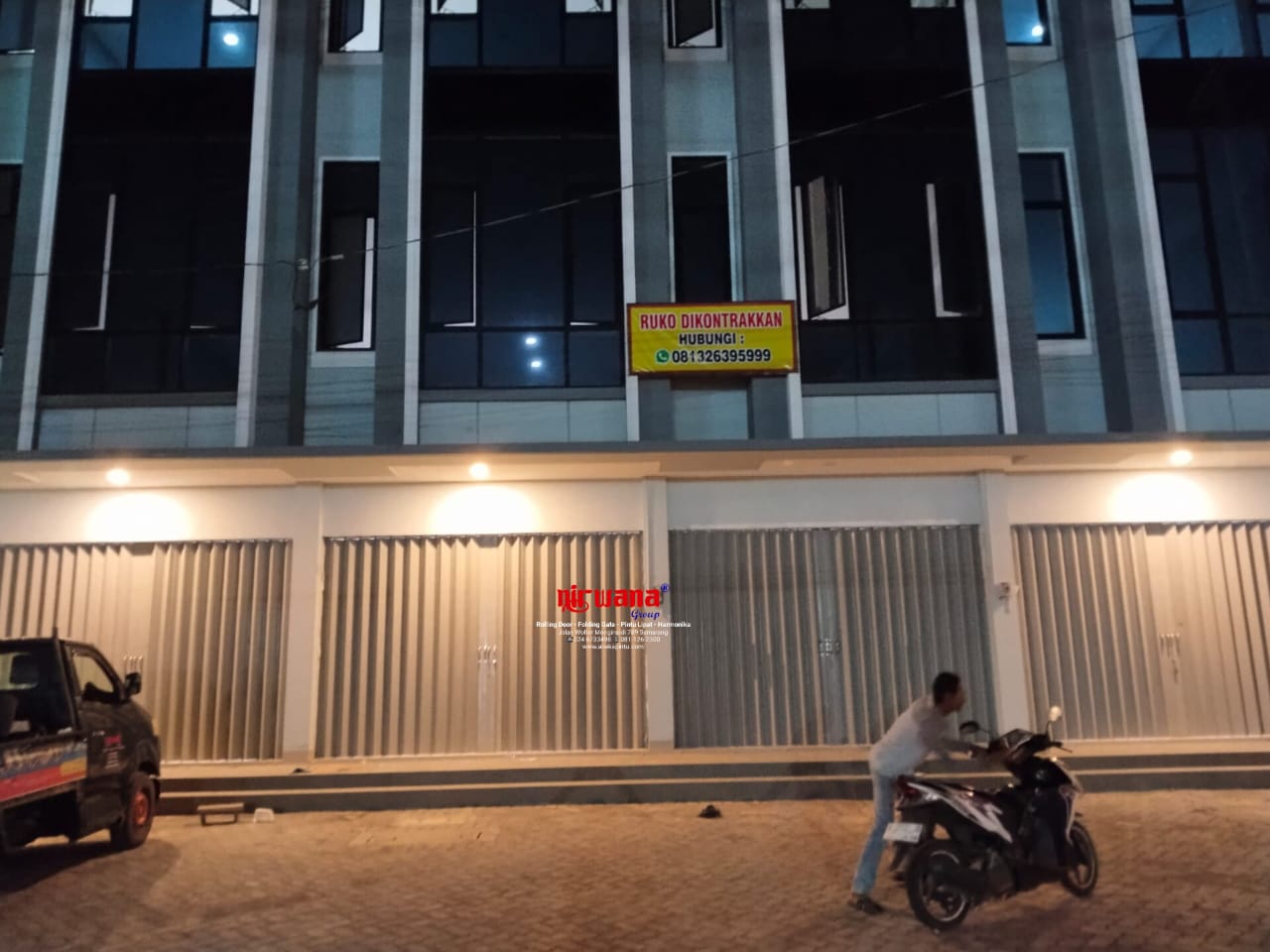 Disamping harganya yang terjangkau juga ketebalan strip plat yang tidak terlalu tipis sehingga pintu tidak mudah doyong. Pintu Harmonika salah satu jenis pintu yang tersusun dari banyak material, material ini sangat keras namun fleksibel, dengan pola zigzag yang dapat membuat pintu keluar masuk bangunan memiliki keamanan yang sangat kuat. Pintu Harmonika Rasional merupakan salah satu diantara type harmonika yang kami produksi. Harmonika Rasional ini Berbahan Besi dengan Rel Utuh adalah salah satu kelebihan dari pintu ini. Dapat di Swing keluar atau kedalam apabila membutuhkan ruangan yang lebih luas. Meskipun finishingnya masih menggunakan tehnik Cat Semprot, tetapi cat yang kami gunakan tetap berkualitas dan juga dilapisi dengan Anti Karat sehingga awet / tahan lama bila dipakai dalam jangka waktu yang lama.