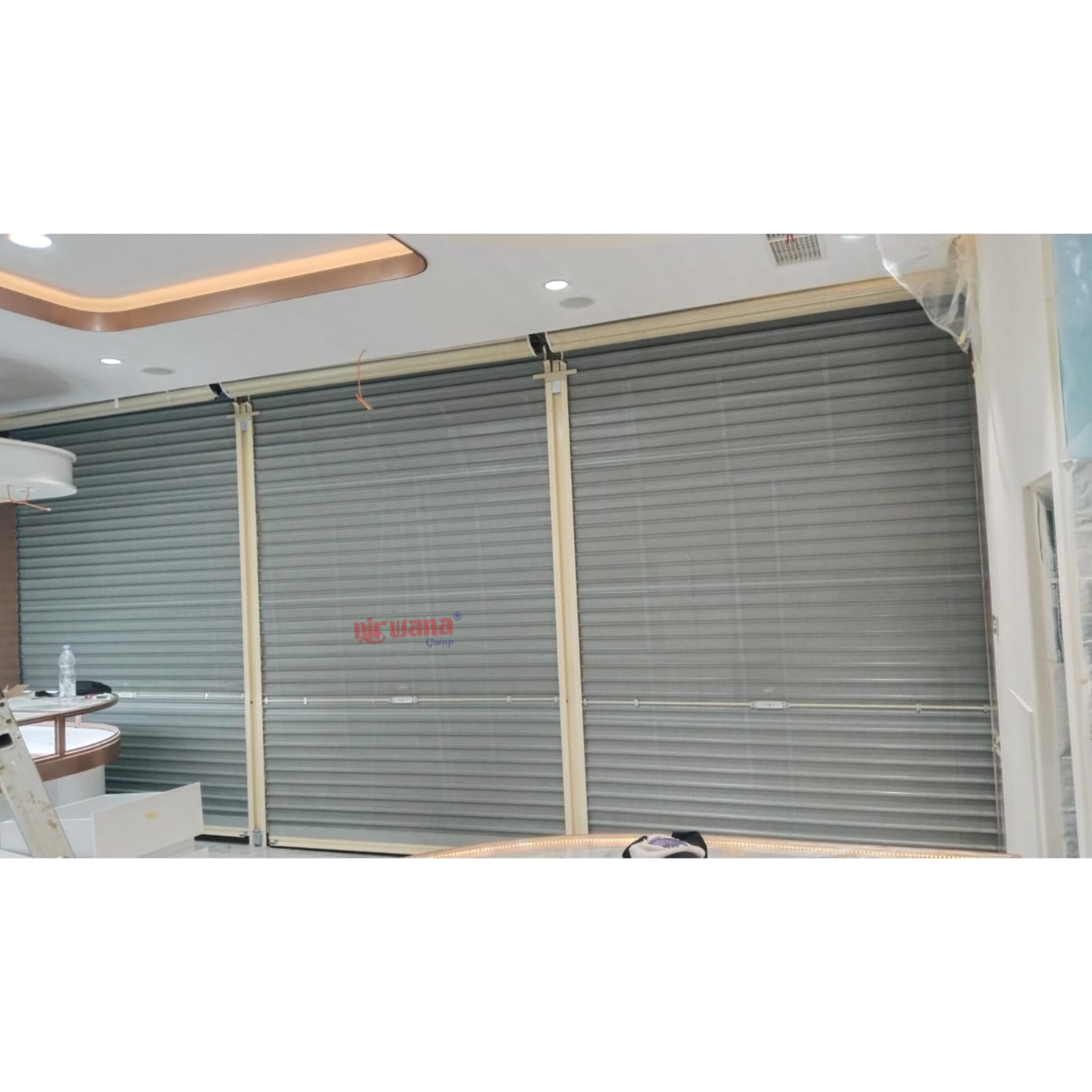 Rolling Door One Sheet Full Perforated di Tenant UBS Gold Bunga Tanjung 23, Mall Semarang.
