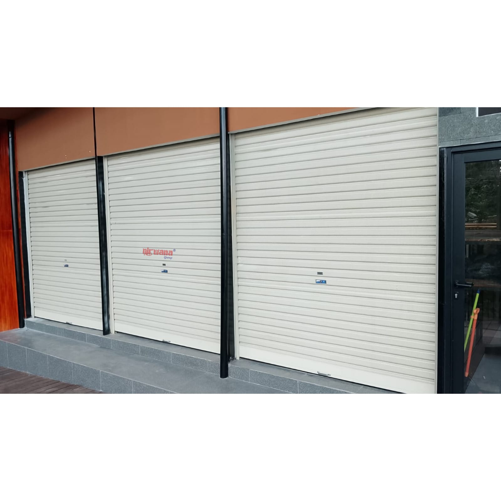 Rolling Door One Sheet Full Perforated di Umbulsidomukti, Bandungan, Jawa Tengah. 