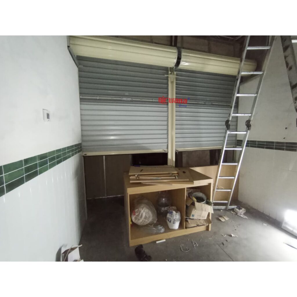 Pemasangan Rolling Door One Sheet 70cm Perforated di Tenant Xinjiang, Queen City Mall Semarang