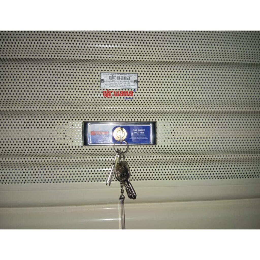 Pemasangan Rolling Door One Sheet 70cm Perforated di Tenant Xinjiang, Queen City Mall Semarang