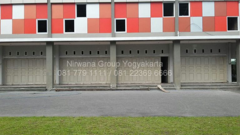 Pemasangan Pintu Lipat Henderson di Grand Viko, Tidar Utara, Magelang