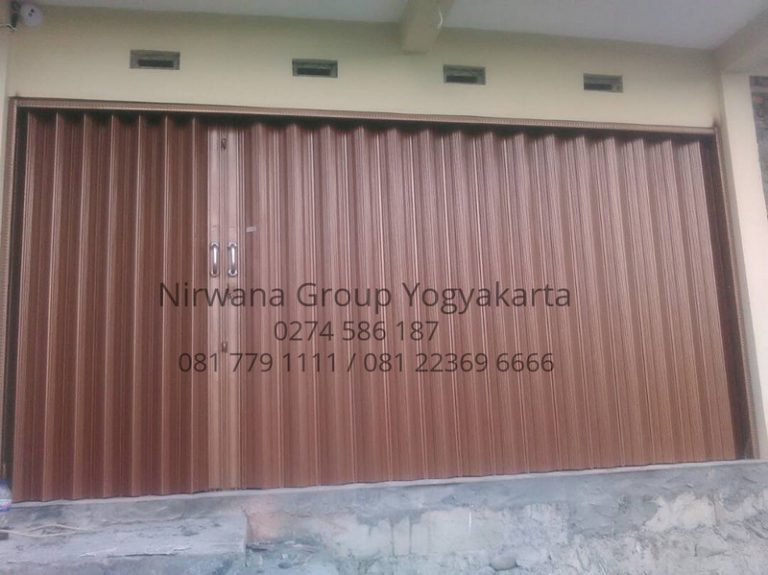 Pintu Folding Gate Maroon