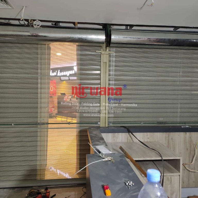 Pemasangan-Pintu-Rolling-Door-One-Sheet-Full-Perforated-di-Urban-Latte-Tentrem-Mall-Semarang-Jawa-Tengah