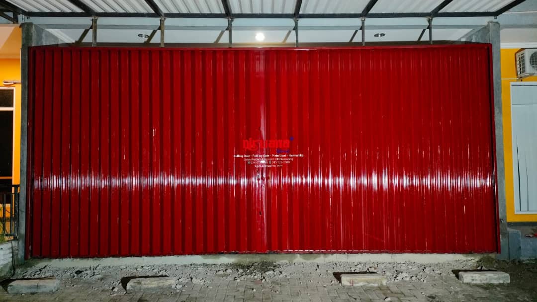 Pemasangan Pintu Folding Gate Standart Dengan Ketebalan 0,8mm Di Solo, Jawa Tengah.