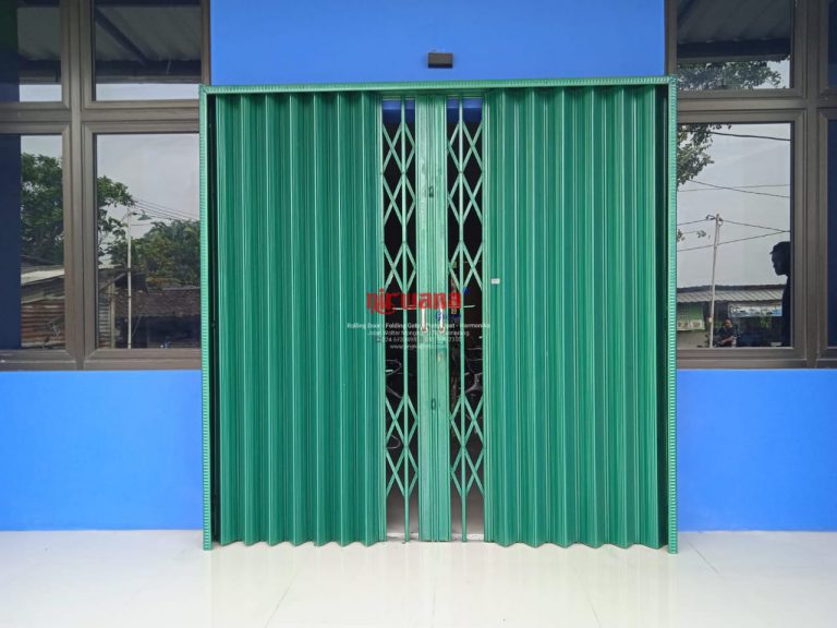 Pemasangan Folding Gate Premium 0,5mm di Puskesmas Mranggen 2 Mranggen Demak
