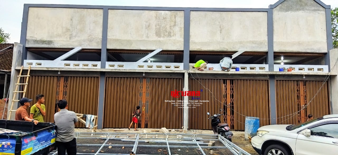 Pemasangan Folding Gate Premium 0,8mm di Jl Watu Kaji Raya Tembalang Banyumanik Semarang