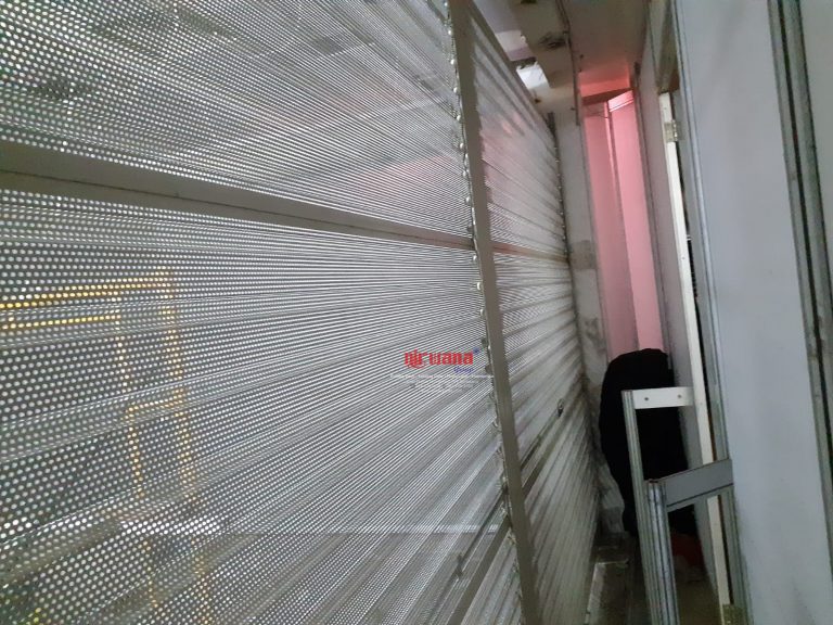 Pemasangan Rolling Door One Sheet Full Perforated di Tenant Scruncie Mall Ciputra Semarang