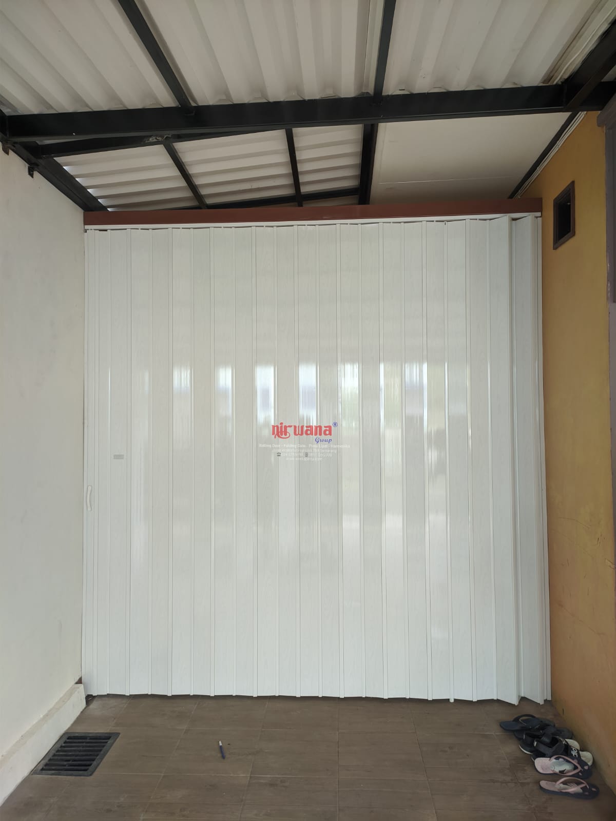 Pemasangan Folding Door PVC di Banyumanik Semarang