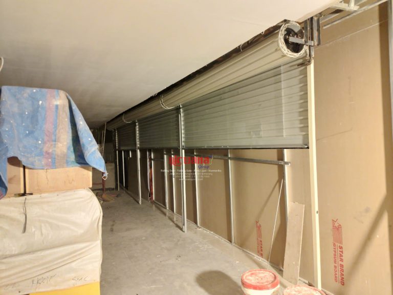 Pemasangan Rolling Door One Sheet Full Perforated di Tenant Oppa Dosirak Mall Citraland Semarang
