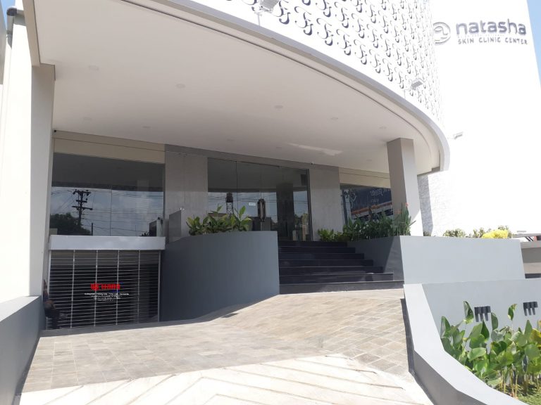 Pemasangan Rolling Grille Stainless di Natasha Skincare Kudus