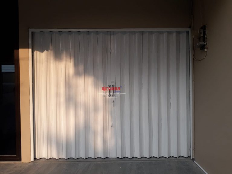 Folding Gate Standart 0,8mm di Bukitsari Tembalang Semarang - Nirwana Group Semarang telah menyelesaikan pemasangan 4 unit Folding Gate Standart 0,8mm di Bukitsari Tembalang Semarang