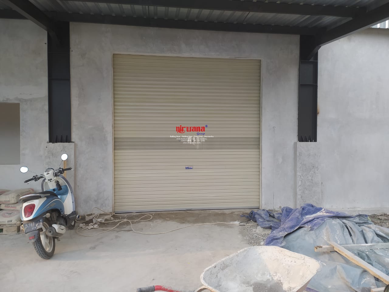 Pemasangan Rolling Door One Sheet 30cm Perforasi di Kawasan Industri Candi Semarang