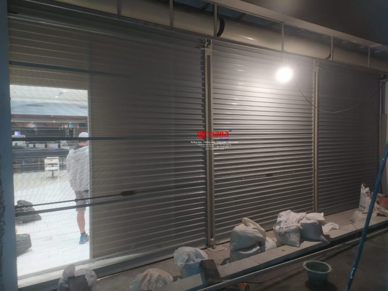 Pemasangan Rolling Door One Sheet Full Perforated di Tenant Janji Jiwa Transmart Pekalongan