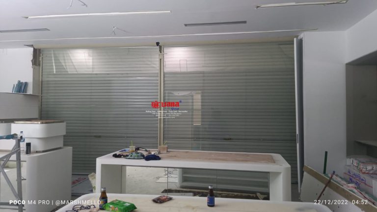 Pemasangan Rolling Door One Sheet Full Perforated di Tenant Mi Store Citraland Mall Semarang