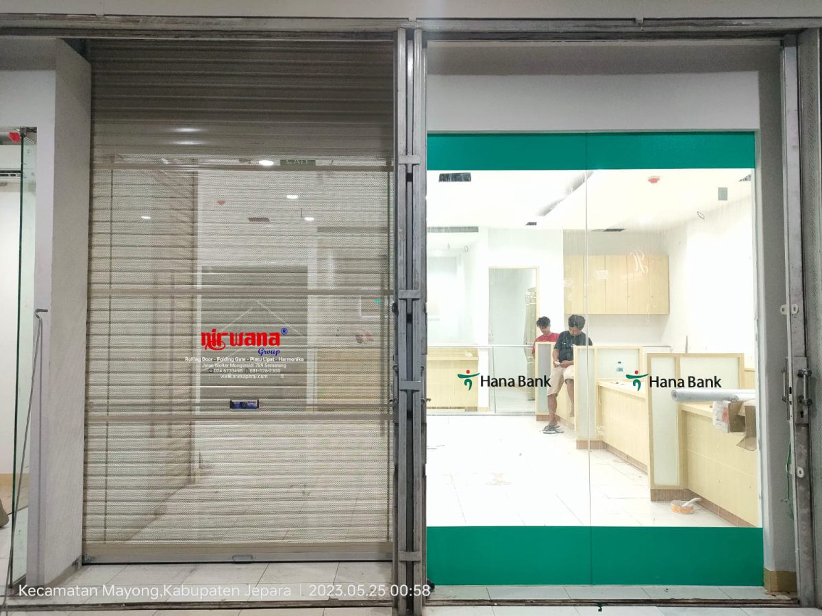 Pemasangan Rolling Door One Sheet Full Perforated Di Hana Bank Jepara Nirwana Group Pintu