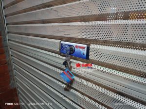 Pemasangan Rolling Door One Sheet Full Perforated di Pondok Alam Bang Khohar Pringsurat