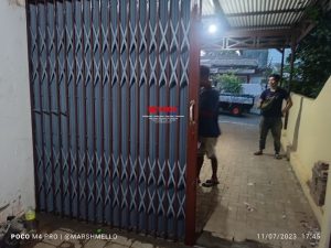 Pemasangan Folding Gate Standart 0,5mm di Banyumanik Semarang