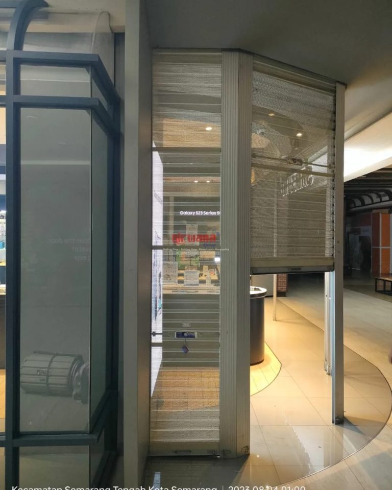 Pemasangan Rolling Door One Sheet Full Perforated di Tenant Samsung DP Mall Semarang