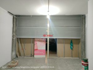 Pemasangan Rolling Door One Sheet Full Perforated di Tenant M231 Paragon Mall Semarang