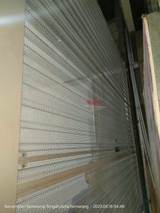 Pemasangan Rolling Door One Sheet Full Perforated di Tenant M231 Paragon Mall Semarang