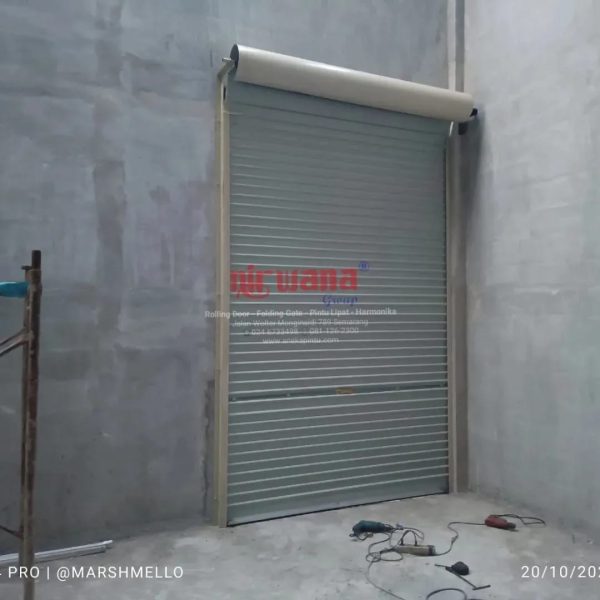 Pemasangan Rolling Door One Sheet Polos Di Kawasan Industri Candi