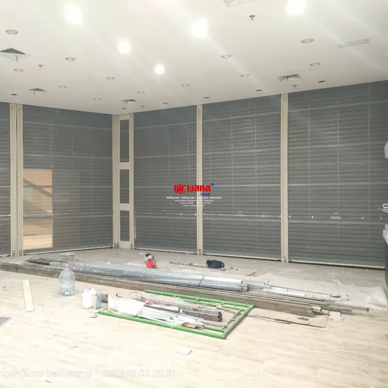 Pemasangan Rolling Door One Sheet Full Perforated Di Samsung Queen City Mall Semarang Jawa Tengah