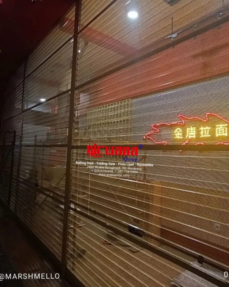 Pemasangan Rolling Door One Sheet Full Perforated Golden Lamian Up Town Mall BSB Semarang