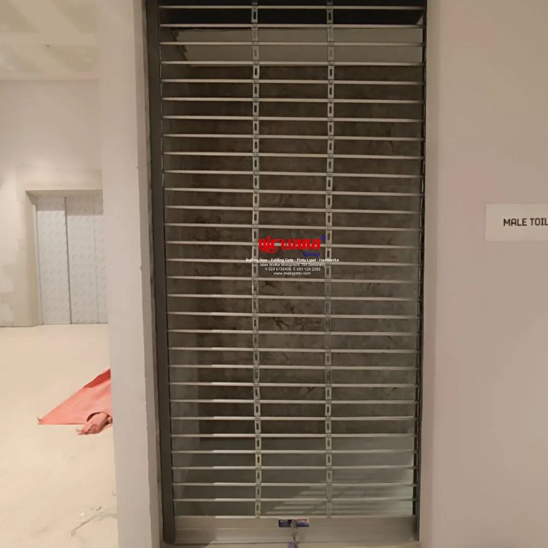 Pemasangan Pintu Rolling Grill Stainless Di Queen City Mall Semarang Nirwana Group Pintu