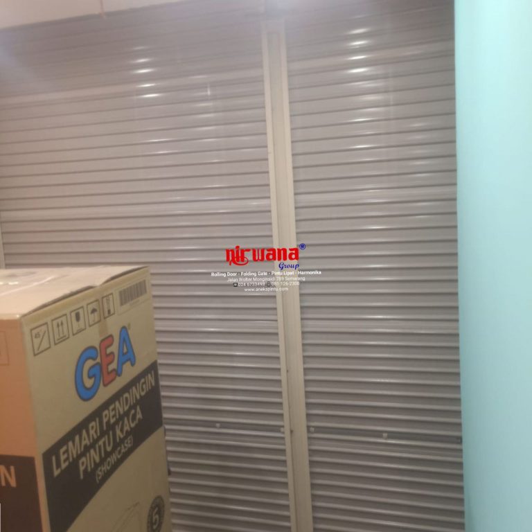 Pemasangan Rolling Door One Sheet Full Perforated Di Door Fries Queen City Mall Semarang