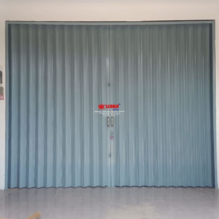 Folding Gate Standart 0,5mm di Mixue Banyumanik Semarang Folding Gate Standart 0,5mm di Mixue Banyumanik Semarang - Nirwana Group Semarang telah menyelesaikan pemasangan 1 unit Folding Gate Standart 0,5mm di Mixue Banyumanik Semarang Sambiroto adalah sebuah kelurahan di Kecamatan Tembalang, Kota Semarang, Provinsi Jawa Tengah, Indonesia. Daerah ini merupakan daerah dataran tinggi dan daerah ini terdapat berbagai perumahan, diantaranya Perumahan Kopri Sambiroto, perumahan Elang,Perumahan Pandanaran Hills, dan yang paling terkenal perumahan Citragrand.   Folding gate pada umumnya kini dipergunakan untuk pintu toko atau pintu garasi. Namun sejatinya folding gate telah ditemukan sejak berabad lampau. Para ahli sejarah budaya kuno telah menemukan bahwa jenis pintu folding telah digunakan pada sejumlah arsitektur pada zaman Romawi kuno. Folding Gate memiliki ukuran lebih lebar dibanding rolling door karena jenis pintu ini memakai dua bilah pintu yang terdiri dari dua sisi rangka silang yang menyambung diantara plat UNP sebagai pilar pegangannya.  Cara kerjanya adalah di dorong ke arah samping kanan atau kiri menggunakan sistem sliding dimana pintu bertumpu pada rel hingga ketika di dorong rangka tersebut akan melipat, prinsip kerja folding gate sekilas mirip seperti alat musik akordeon.Folding Gate memiliki kerangka dibelakangnya. Kerangka ini membuat pintu folding gate lebih susah untuk ditembus dan dirusak. Folding Gate tidak memerlukan tambahan tiang tengah folding gate dapat diaplikasikan pada bangunan yang lebih tinggi, keunggulan folding gate yaitu awet dan memiliki nilai ekonomis jangka panjang serta penggunaan dan perawatannya lebih mudah. Folding Gate Standar ini memiliki ketebalan 0,5mm sampai 1,2 mm. Metode pengecatan pada pintu ini masih menggunakan tehnik Cat Semprot. Meskipun dengan tehnik cat semprot namun hasilnya tetap bagus dan mengkilap serta tahan lama. Kami juga menyediakan banyak pilihan warna, sehingga dapat menyesuaikan dengan interior atau exsterior bangunan Rumah anda. [embed]https://youtu.be/XOVyRfNgcb4[/embed] Berminat dengan produk kami? Silakan berkunjung langsung ke showroom kami. Nirwana Group Semarang – Pusat pintu industrial steel di Jogja, Solo, Semarang dan sekitarnya. Alamat : Nirwana Folding Gate & Rolling Door Bila anda berada di daerah Jogja, Solo dan sekitarnya, silahkan kunjungi showroom kami di Nirwana Group Jogja .   Serta kunjungi juga penyedia Produk Interior terbaik serta terlengkap di Yogyakarta dan Semarang :   Nirwana Deco Yogyakarta Alamat : Jl. Gajah Mada No.53, Purwokinanti, Pakualaman, Kota Yogyakarta, Daerah Istimewa Yogyakarta 55112 Website : https://nirwanadeco.com/ Nirwana Deco Semarang Alamat : Jl. Wolter Monginsidi No.789 A, Tlogosari Wetan, Kec. Pedurungan, Kota Semarang, Jawa Tengah 50196 Website : https://anekadeco.com/   Untuk update serta testimoni proyek pemasangan Folding Gate, Rolling Door, Pintu Lipat maupun Pintu Sliding anda bisa follow akun Instagram kami nirwana.grup.   Serta Anda juga bisa follow akun Instagram nirwana.deco untuk update info menarik serta testimoni pemasangan Interior seperti Wallpaper, Gordyn, Karpet Vinyl, HPL dan sebagainya. Agar anda dapat selalu mengikuti perkembangan update produk terbaru dari kami.   email : sales@nirwana.co telp : (024) 6733498 (Office) 081 126 2300 (XL) FacebookTwitterEmailShare FacebookTwitterEmailShare FacebookTwitterEmailShare FacebookTwitterEmailShare FacebookTwitterEmailShare FacebookTwitterEmailShare FacebookTwitterEmail
