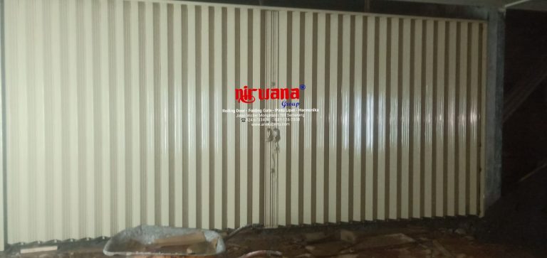 Pemasangan Pintu Folding Gate Premium Ketebalan 0,7mm di Jln Semeru Raya, Gajah Mungkur, Kota Semarang.