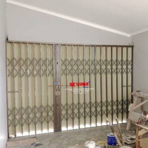 Pemasangan Pintu Folding Gate Premium 0,5mm di Jln Layur Utara, Kota Ungaran, Jawa Tengah