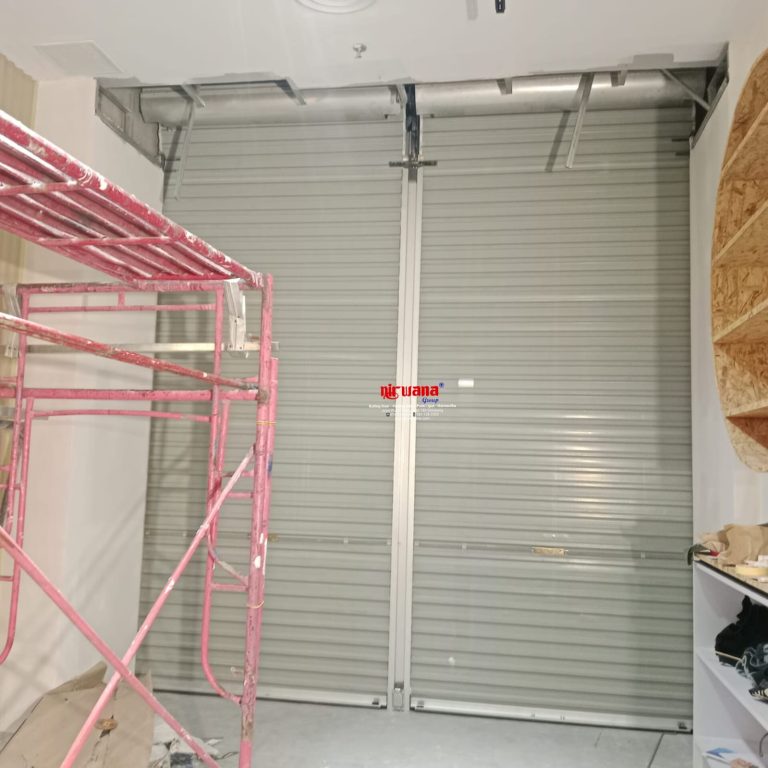 Proyek Pemasangan Pintu Rolling Door One Sheet Full Perforated di Tenant SOL, Queen City Mall, Semarang, Jawa Tengah.