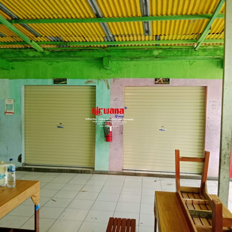 Pemasangan Pintu Rolling Door One Sheet Polos di SMPN 17, Kota Semarang, Jawa Tengah.