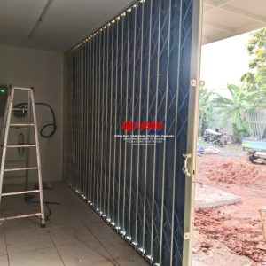 Pemasangan Pintu Folding Gate Standart Ketebalan 1,2mm Polos di Alfamart, Kalipancur, Semarang Barat, Jawa Tengah