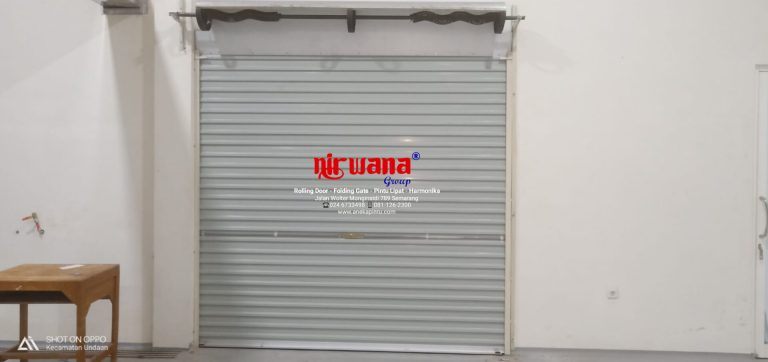 Pemasangan Rolling Door One Sheet Polos di Kudus, Jawa Tengah.