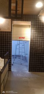 Nirwana Group telah menyelesaikan Pemasangan Pintu Rolling Door One Sheet 30cm Perforated di Tenant Hoka-Hoka Bento di Dp Mall Semarang, Jawa Tengah