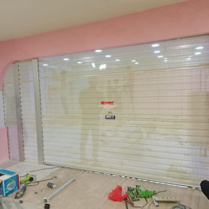 Nirwana Group telah menyelesaikan pemasangan Rolling Door One Sheet Full Perforated di Paragon Mall Kota Semarang Jawa Tengah