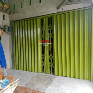 Proyek Pemasangan Pintu Folding Gate Premium Ketebalan 0,4mm di Jl Tlogomulyo Kota Semarang Jawa Tengah. 